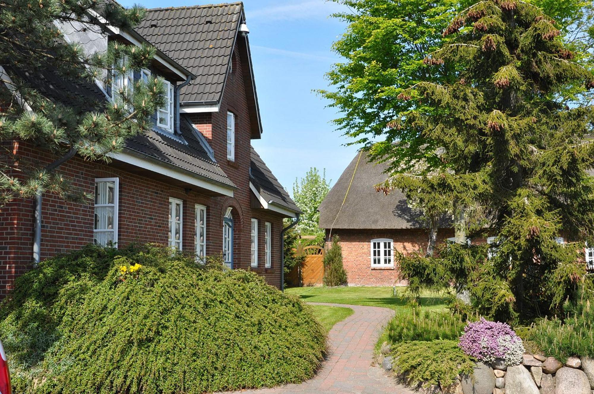 Inselhotel Arfsten Wyk auf Foehr Exterior photo